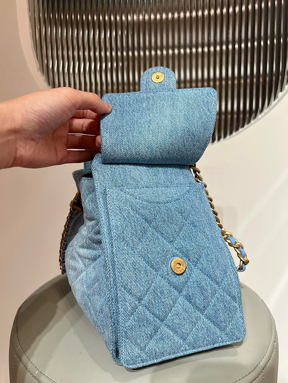 샤넬 25S 25백 미듐 블루 빈티지금장 워시드데님