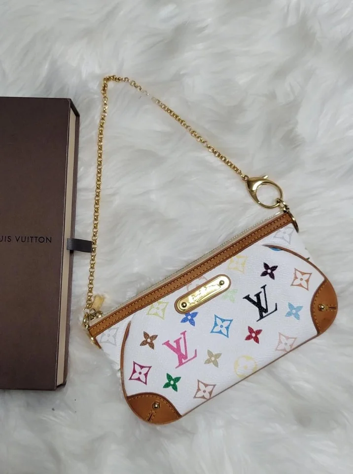 루이비통 멀티 컬러 밀라 포쉐트 포체 체인 파우치 사이즈 : 20 X 10.5 cm