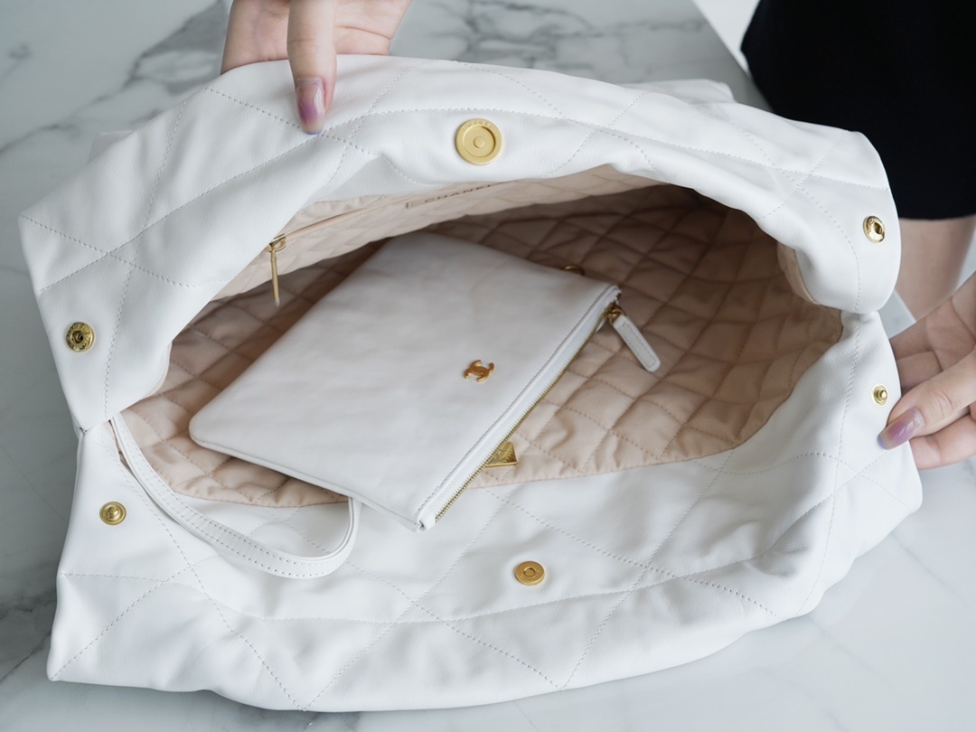 샤넬 22백 미듐 AS3261