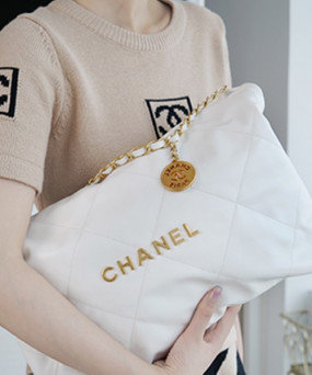 샤넬 22백 미듐 AS3261