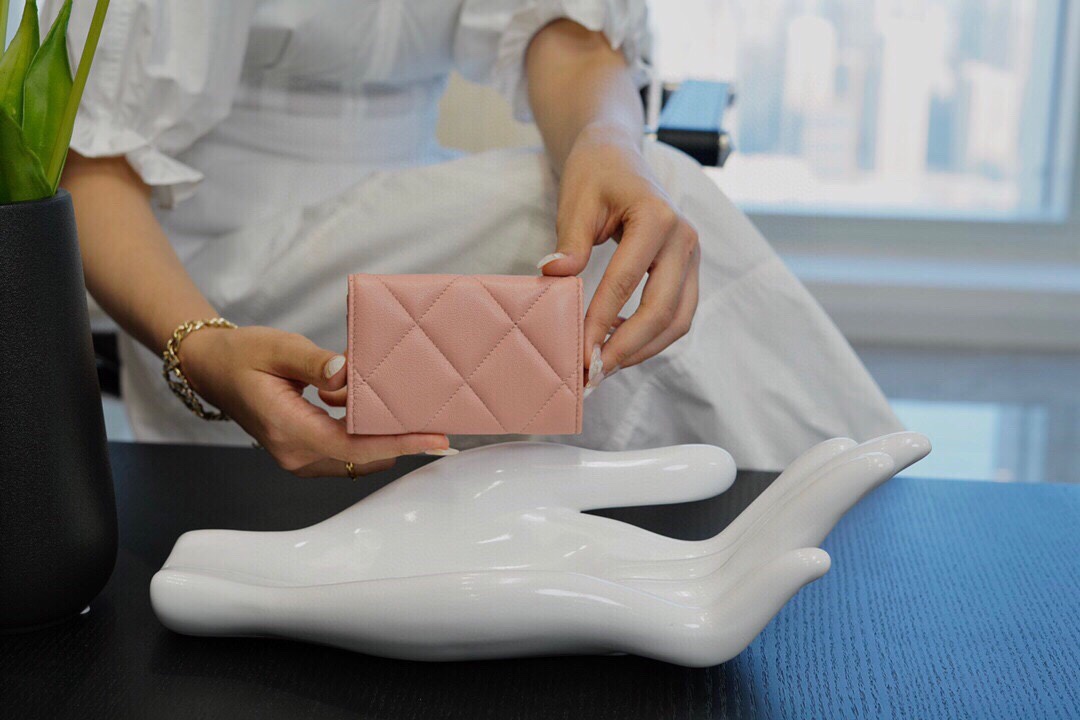 샤넬 19 플랩 카드지갑 램스킨 금장 핑크 AP1790