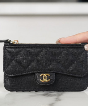 샤넬 클래식 플랫 지퍼 카드지갑 캐비어 금장 AP2570