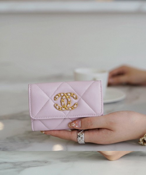 샤넬 19 플랩 카드지갑 램스킨 금장 연핑크 AP1790