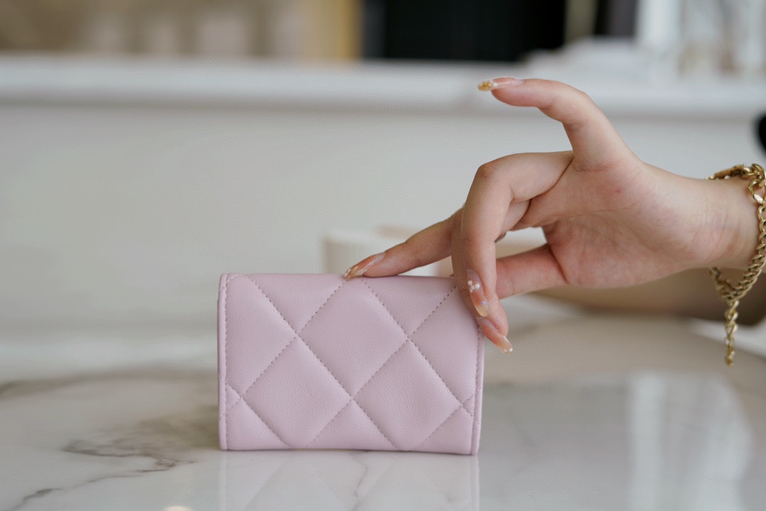 샤넬 19 플랩 카드지갑 램스킨 금장 연핑크 AP1790