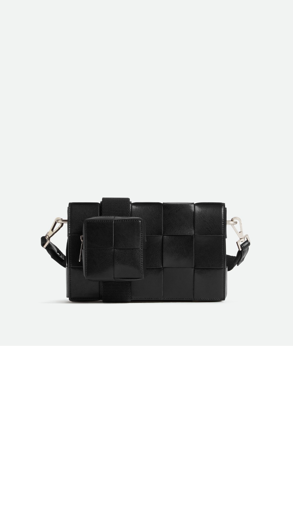 보테가베네타 다양하게 활용할 수 있는 스트랩을 갖춘 카세트 741777