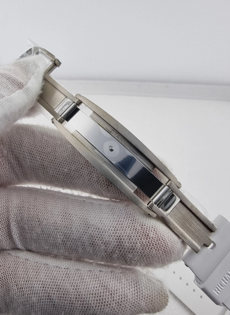 리차드밀 부바왓슨 RM-055 블랙&화이트세라믹 스켈레톤다이얼 화이트러버스트랩 RICHARD MILLE RM-055