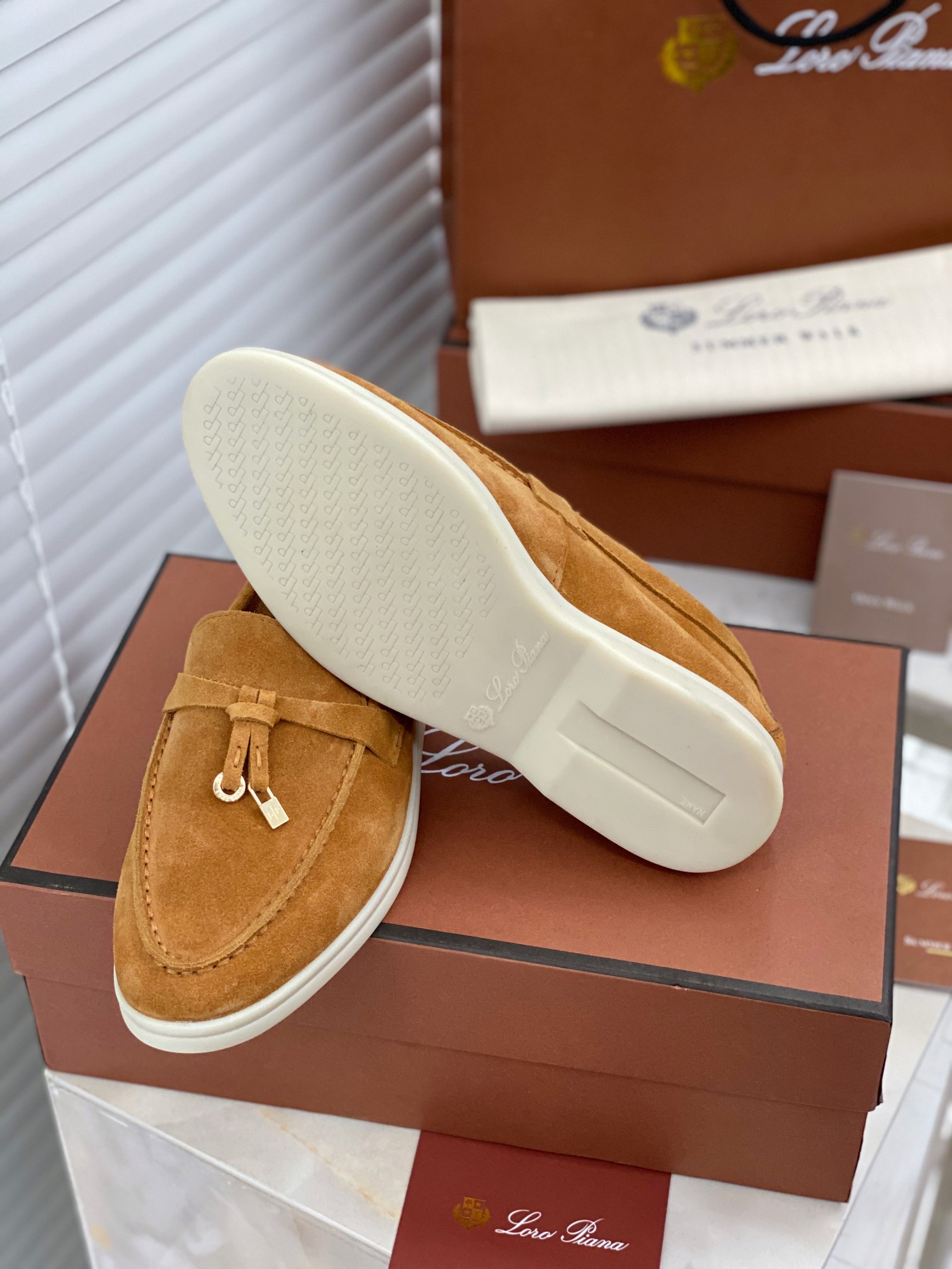 로로피아나 소가죽 스웨이드 로퍼 LORO PIANA