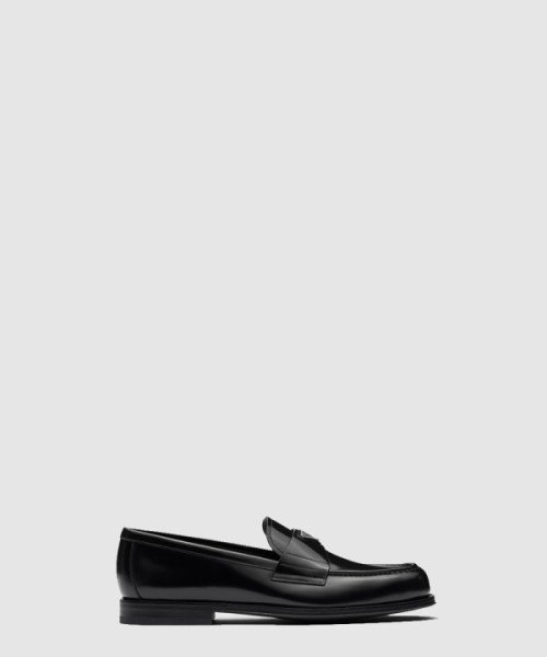 프라다 브러쉬드 가죽 로퍼 2DB209