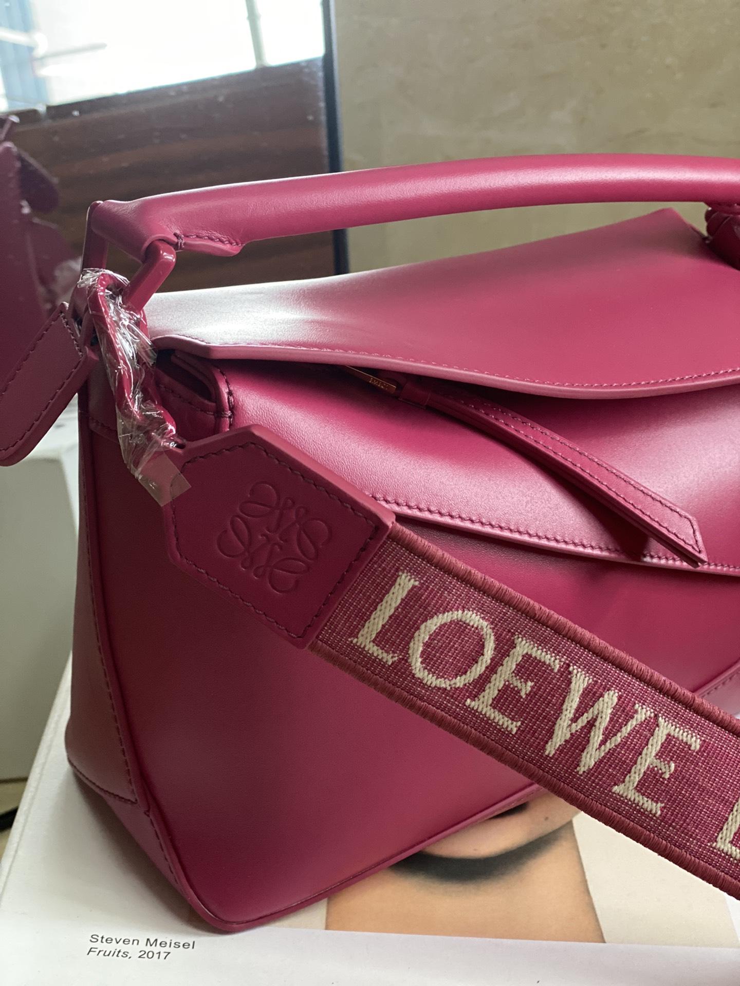 로에베 사틴 스몰 퍼즐 엣지 백 핑크