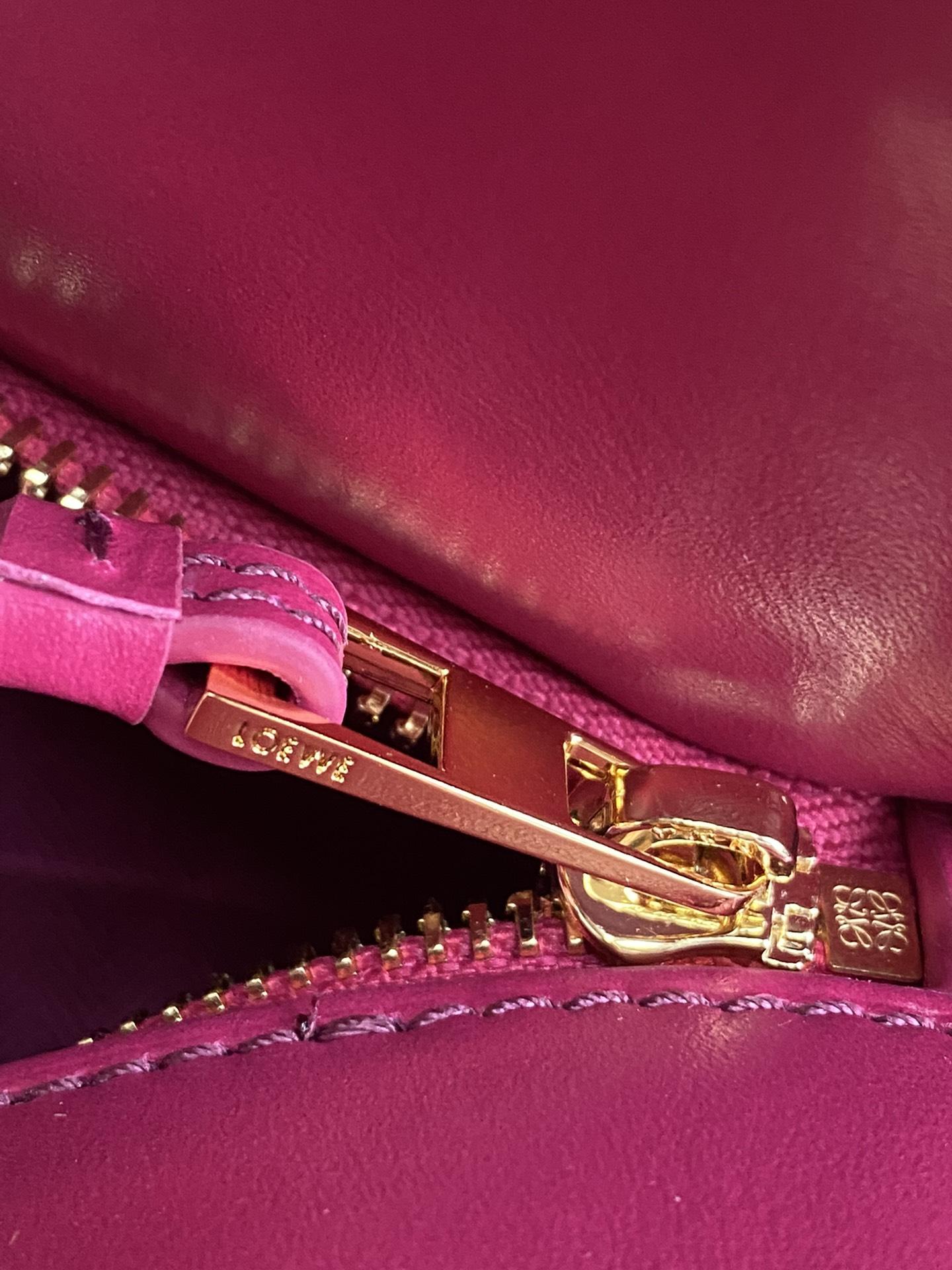 로에베 사틴 스몰 퍼즐 엣지 백 핑크