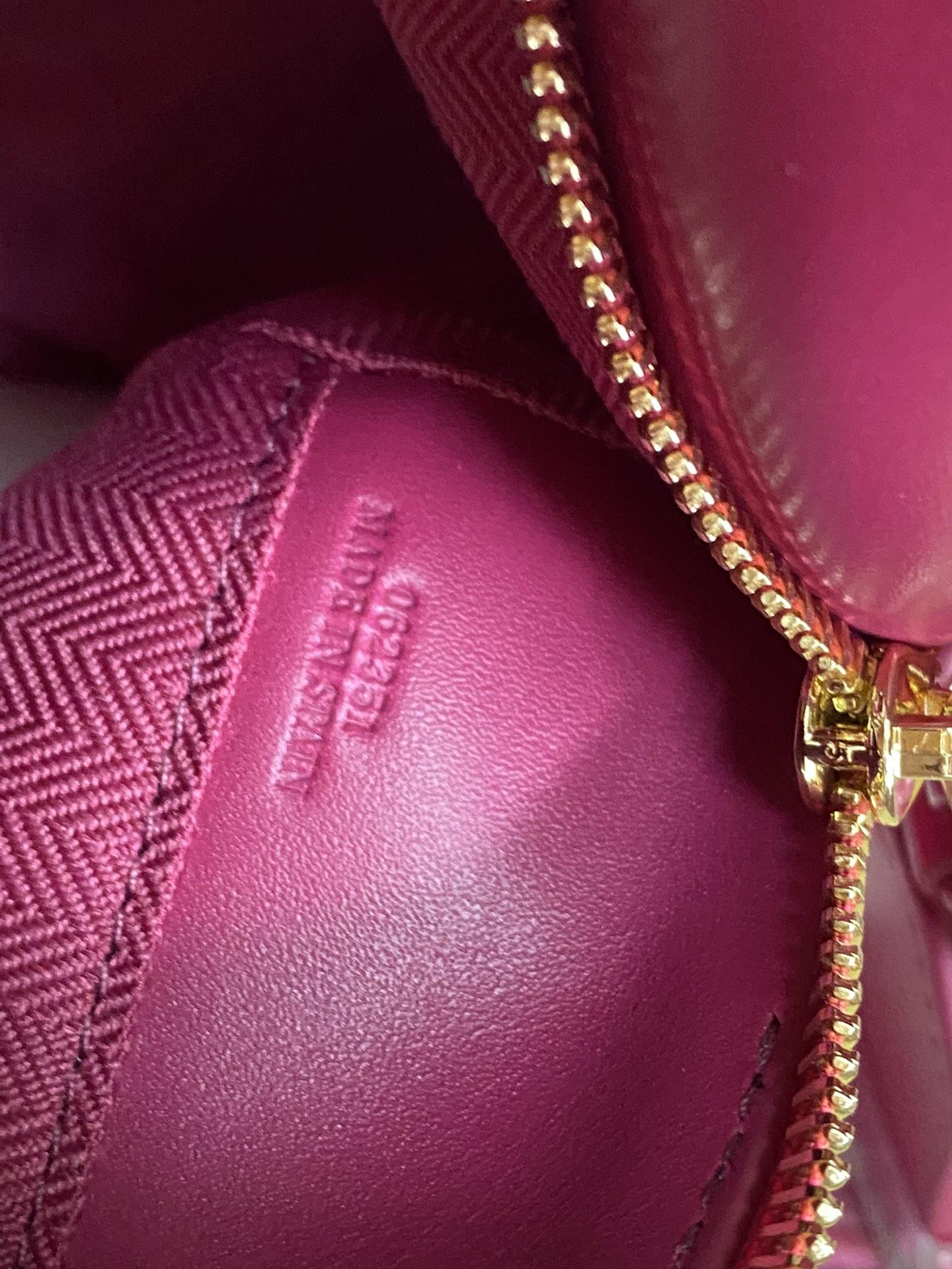 로에베 사틴 스몰 퍼즐 엣지 백 핑크