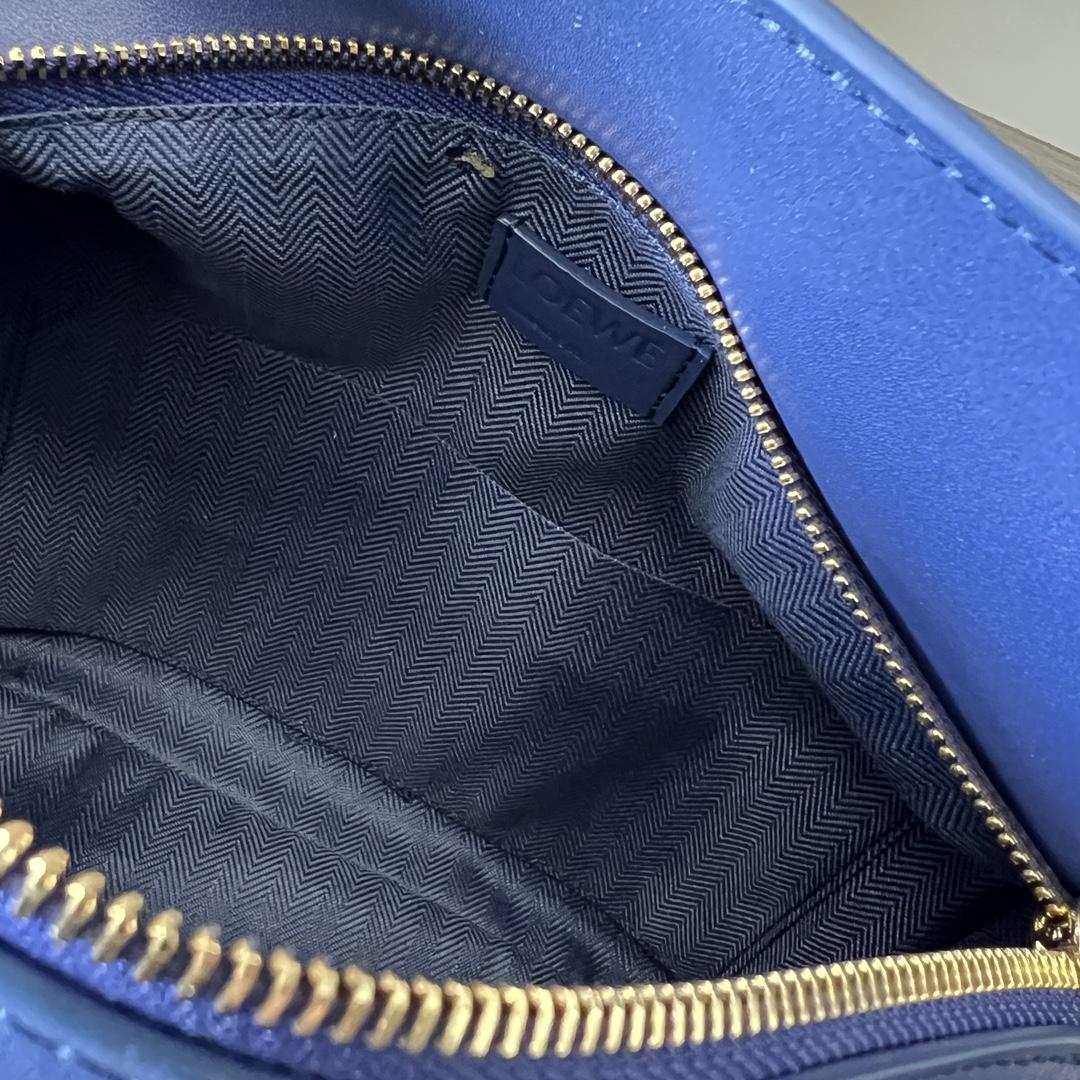 로에베 사틴 스몰 퍼즐 엣지 백 블루