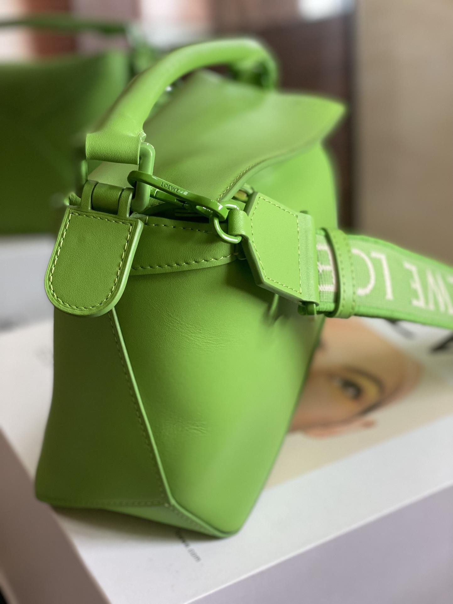 로에베 사틴 스몰 퍼즐 엣지 백 그린