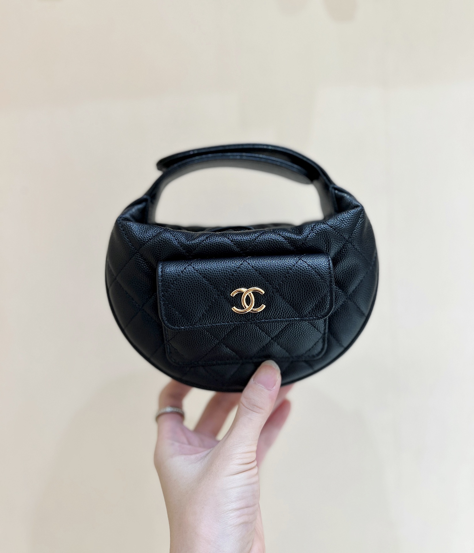 샤넬 23 뉴미니 캐비어 탑 핸들백