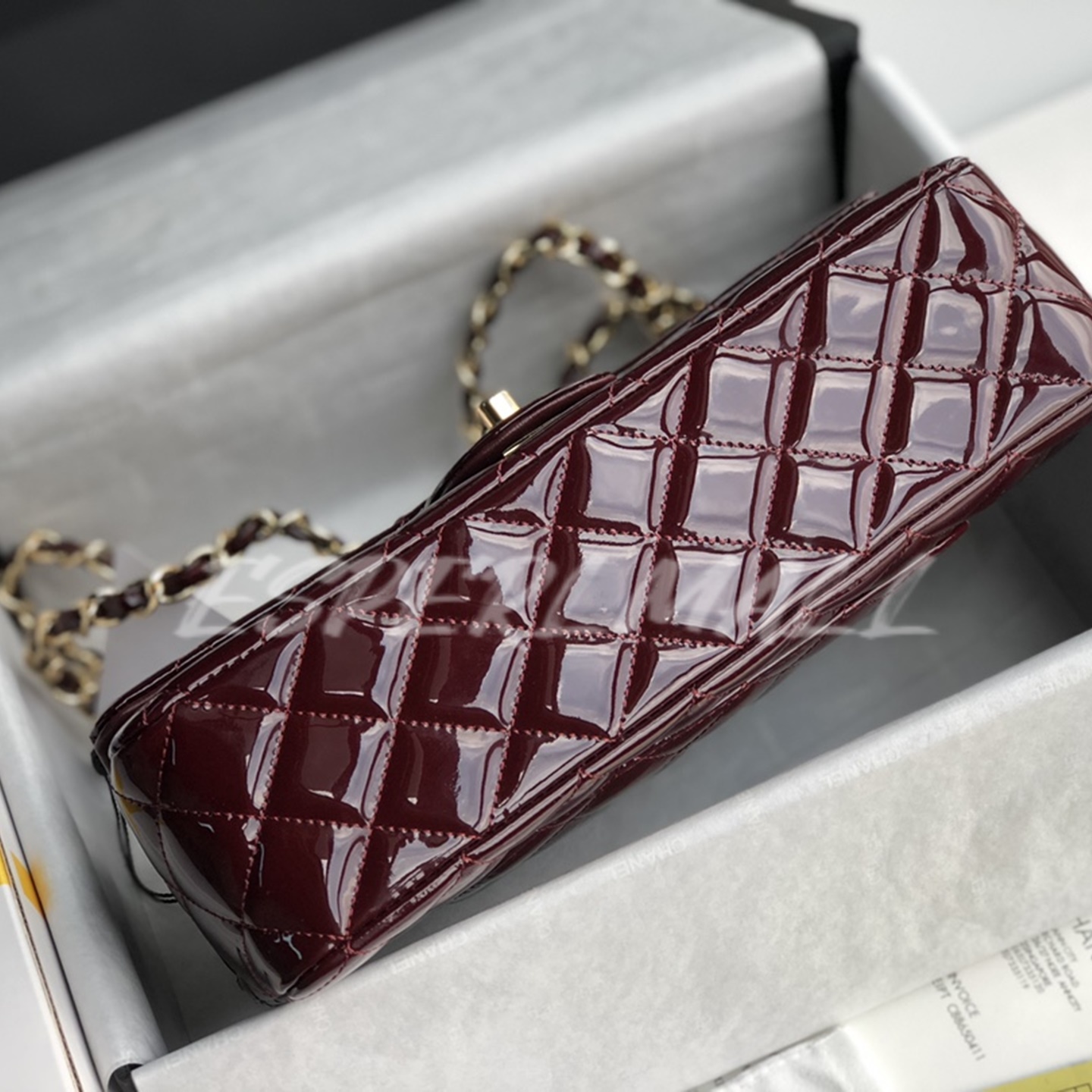 샤넬 클래식 미디움 플랩백 페이던트 버건디