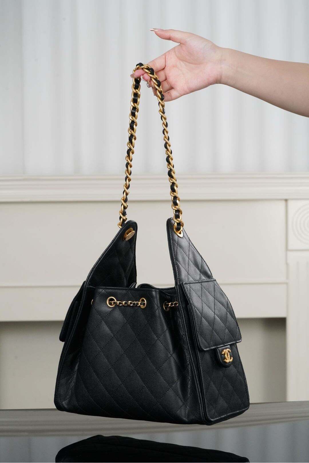 샤넬 25백 스몰 CC로고 블랙 금장 호보백 AS5293 size : 30x26x14cm