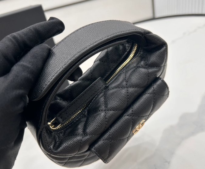 샤넬 23B 파우치 호보백 AP3095 16x16x5.5cm