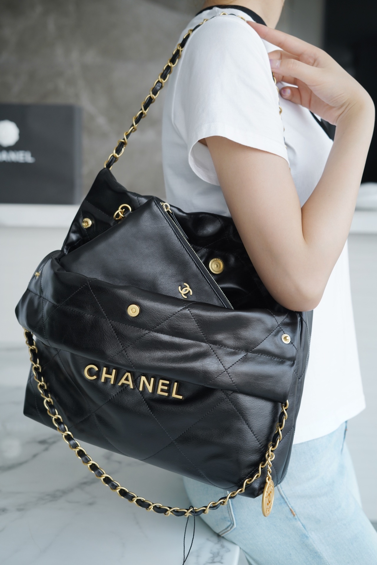 샤넬 22백 스몰 금장 크기 : 35 x 37 x 7 cm