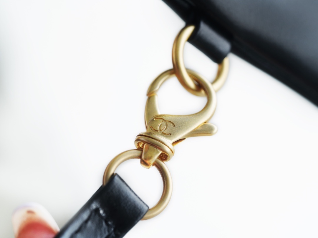 샤넬 22백 스몰 금장 크기 : 35 x 37 x 7 cm