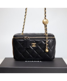 샤넬 클래식 골드볼 직사각 베니티백 AP2303 9.5 X 17.8CM 램스킨 블랙 금장