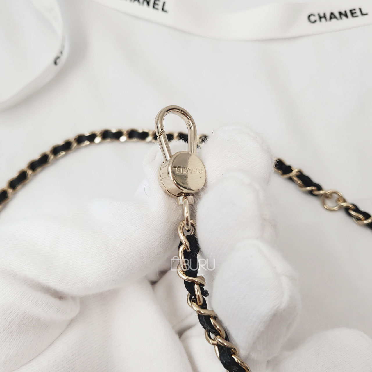 샤넬 클래식 벨트백 AP1952 사이즈 :  10.3 × 7× 2.5cm 캐비어 금장