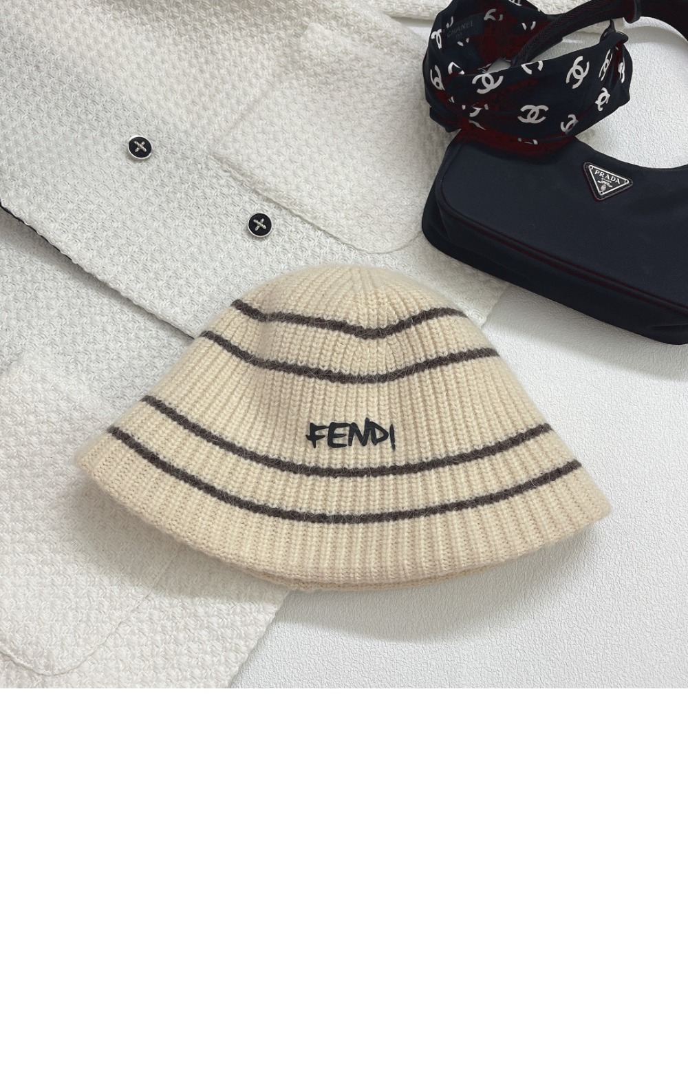 펜디 니트 벙거지 FXQ536