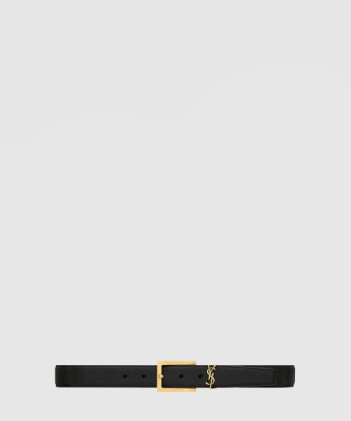 생로랑 그레인 램스킨 소재의 CASSANDRE 벨트 789588