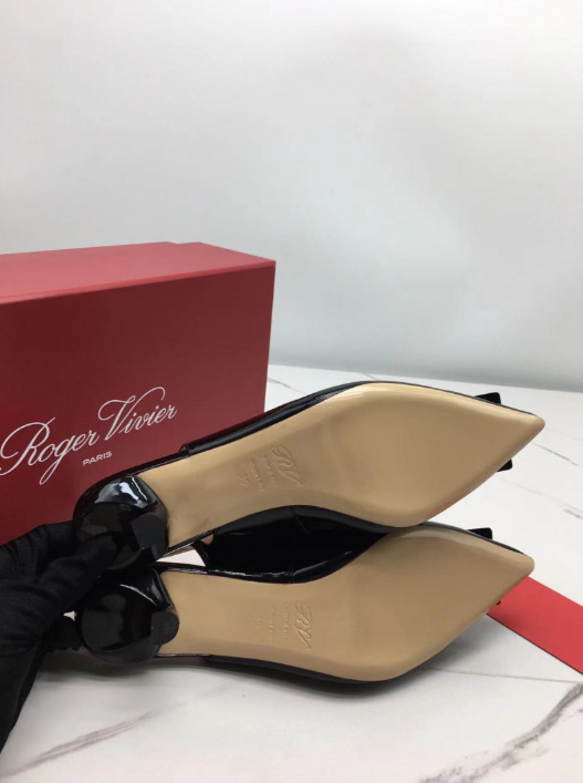 로저비비에 래커버클 페이턴트 레더 슬링백힐