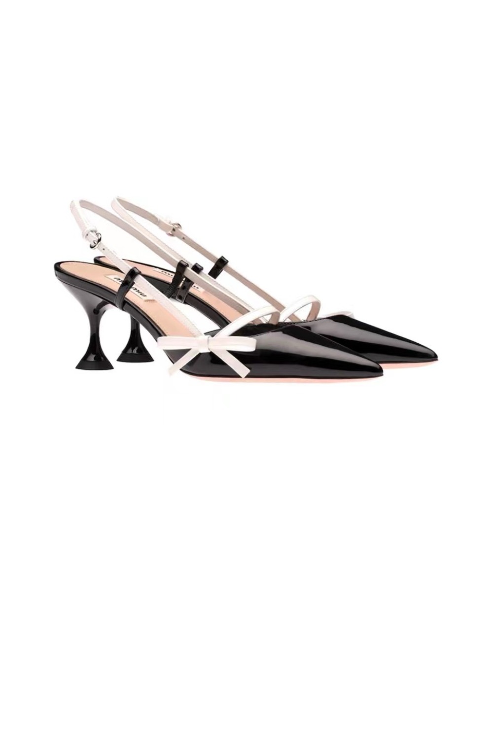 미우미우 페이턴트 가죽 통 샌들 5I445D