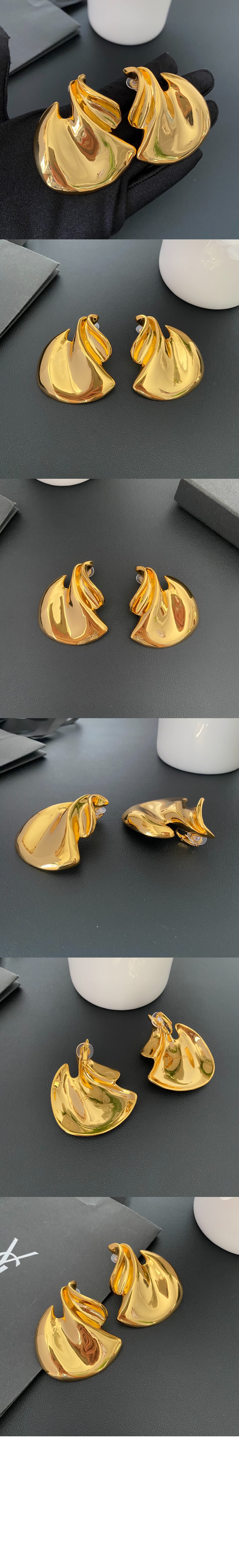 생로랑 메탈 소재의 페탈 이어링 795698