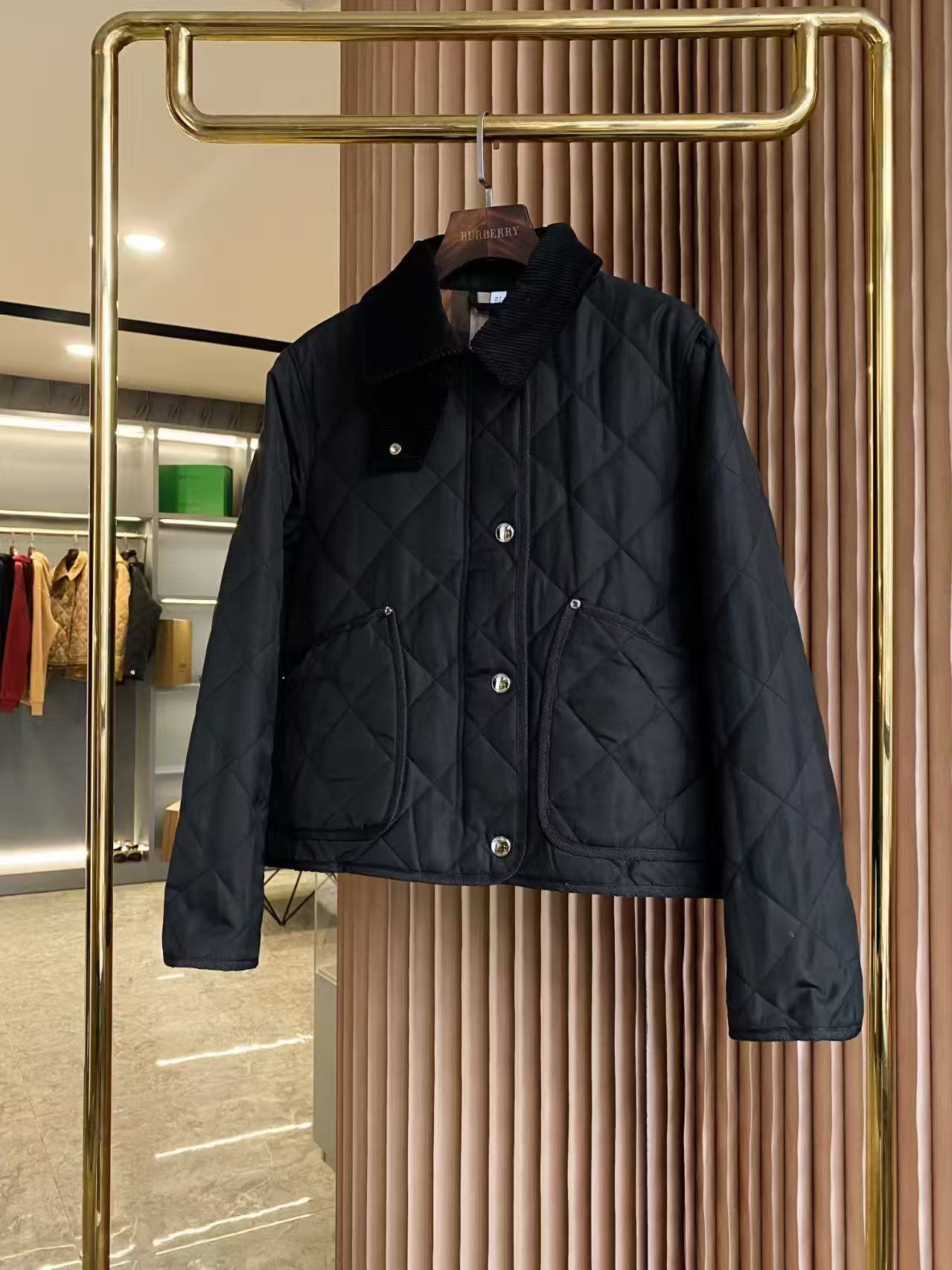 버버리 다이아몬드 퀄팅 숏 코트