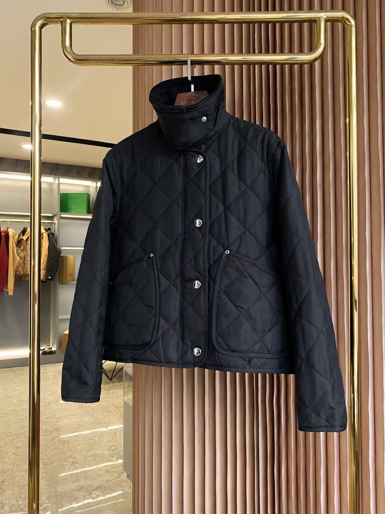 버버리 다이아몬드 퀄팅 숏 코트