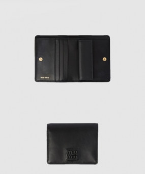 미우미우 가죽 반지갑 5MV204