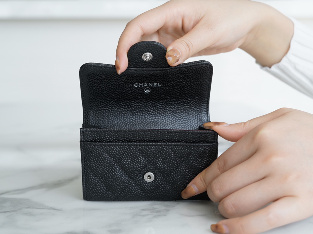 샤넬 클래식 똑딱이 카드슬립 카드지갑 캐비어 은장 AP0214