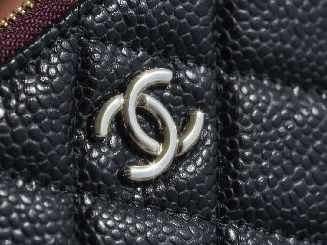 샤넬 클래식 미니 파우치 캐비어 은장 A82365