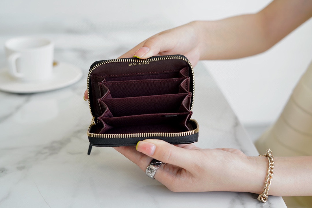 샤넬 클래식 지퍼 동전 지갑 캐비어 금장 AP0216