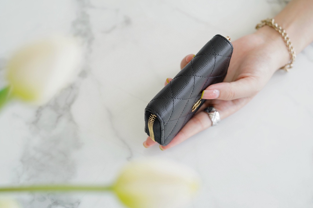 샤넬 클래식 지퍼 동전 지갑 캐비어 금장 AP0216