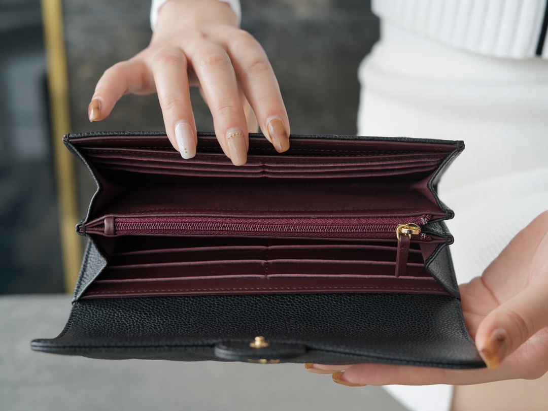 샤넬 똑딱이 장지갑 캐비어 금장 AP0241