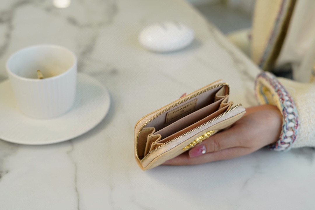 샤넬 19 지퍼 코인 지갑 램스킨 금장 베이지 AP0949