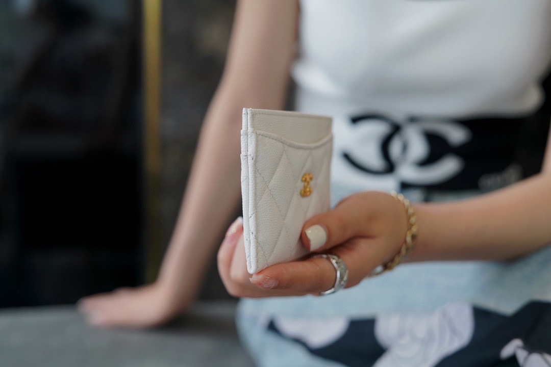 샤넬 클래식 카드지갑 캐비어 금장 화이트 AP0213