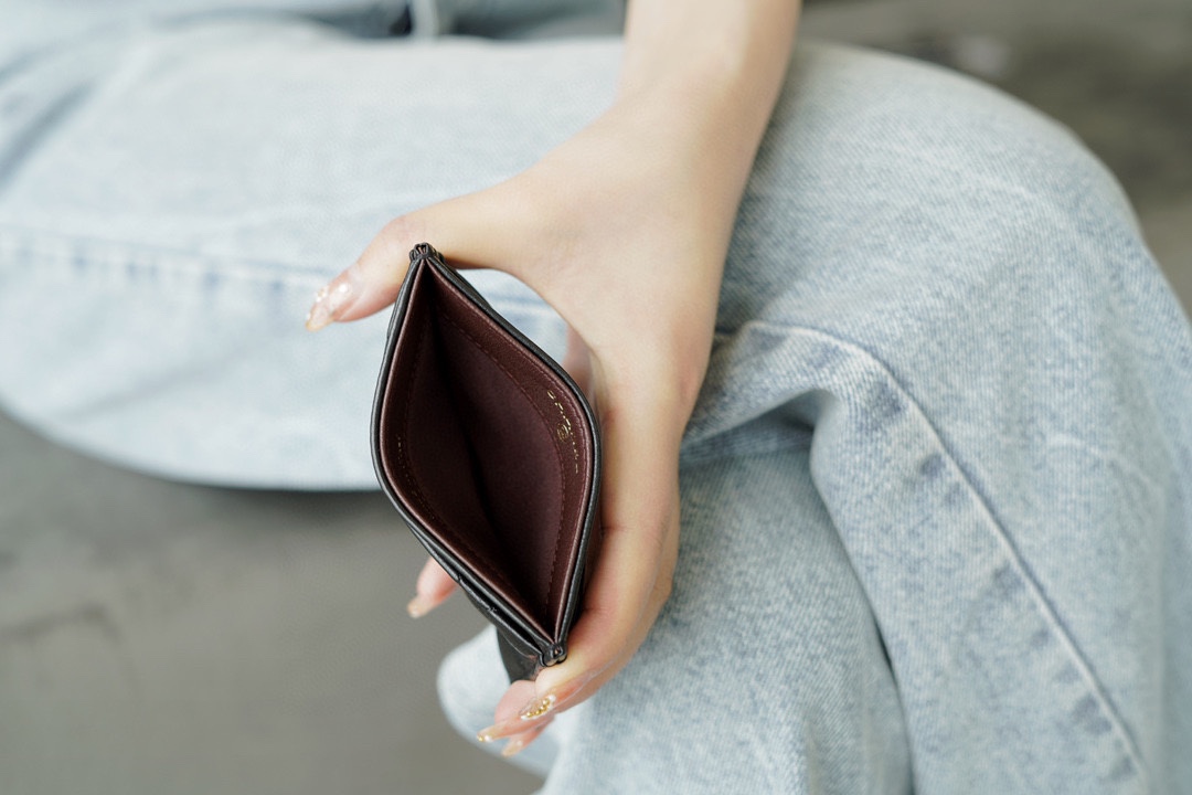 샤넬 클래식 카드지갑 램스킨 금장 AP0213