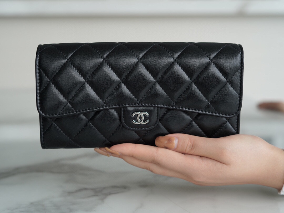 샤넬 장지갑 램스킨 은장 A80758