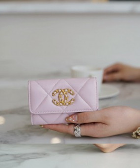 샤넬 19 플랩 카드지갑 램스킨 금장 연핑크 AP1790