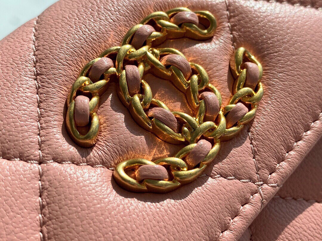 샤넬 19 플랩 카드지갑 램스킨 금장 핑크 AP1790