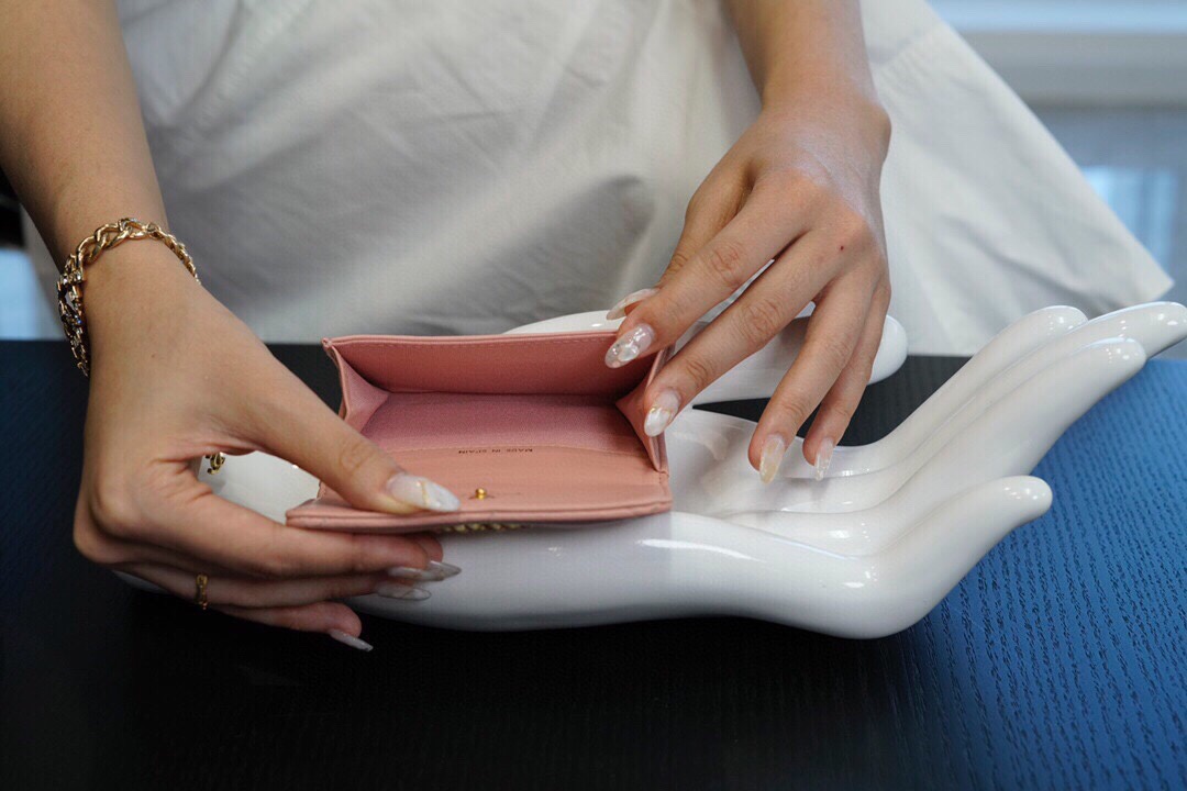 샤넬 19 플랩 카드지갑 램스킨 금장 핑크 AP1790